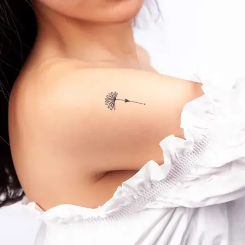 Hình Xăm Hoa Cúc Mini Ở Xương Quai Xanh