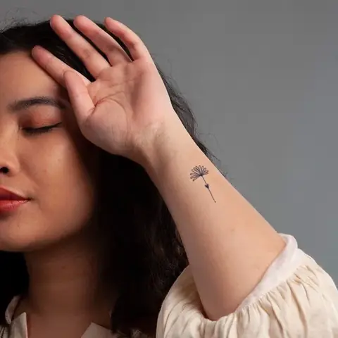 Hình Xăm Hoa Cúc Mini Ở Tay