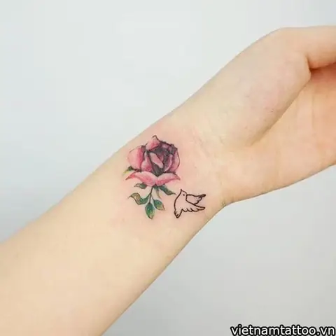 Hình Xăm Hoa Hồng Xanh Tượng Trưng Cho Điều Gì?