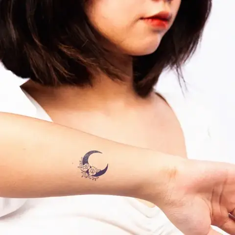 Hình Xăm Hoa Hồng Mini Ở Tay