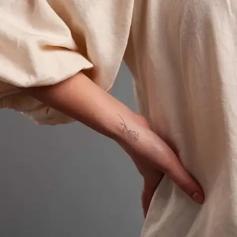 Hình Xăm Hoa Hồng Ở Cổ Tay Cho Nữ