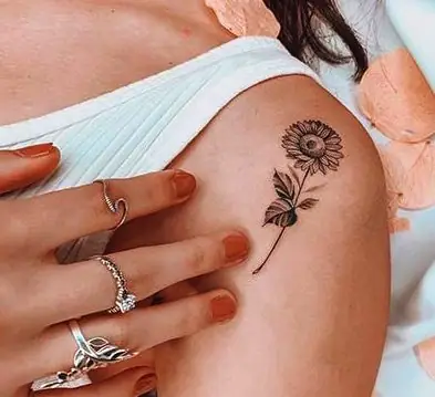Hình Xăm Hoa Hướng Dương Mini Ở Vai
