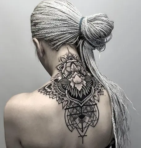 Hình Xăm Hoa Văn Sau Lưng Hình Xăm Hoa Văn Sau Lưng