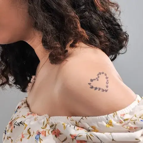 Hình Xăm Hoa Văn Đơn Giản Đẹp Ở Trên Cổ Tay
