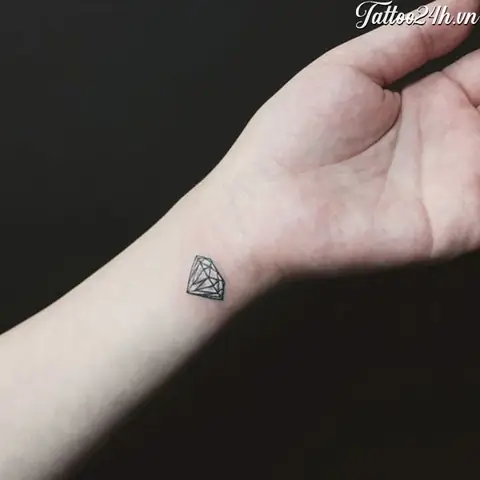 Hình Ảnh Cho Hình Xăm Kim Cương Mini Ở Cổ Tay: