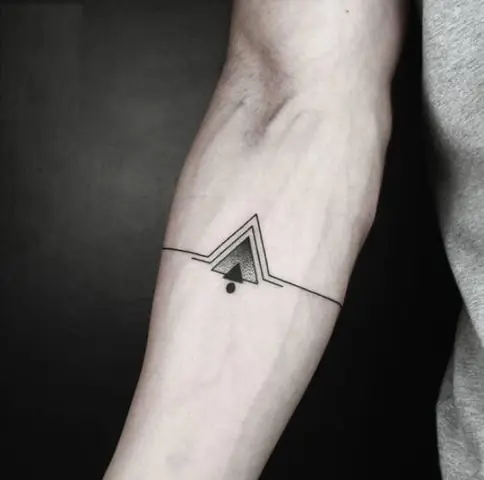 Hình Tattoo Kim Tự Tháp Nhỏ