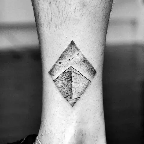 Hình Tattoo Kim Tự Tháp Nhỏ