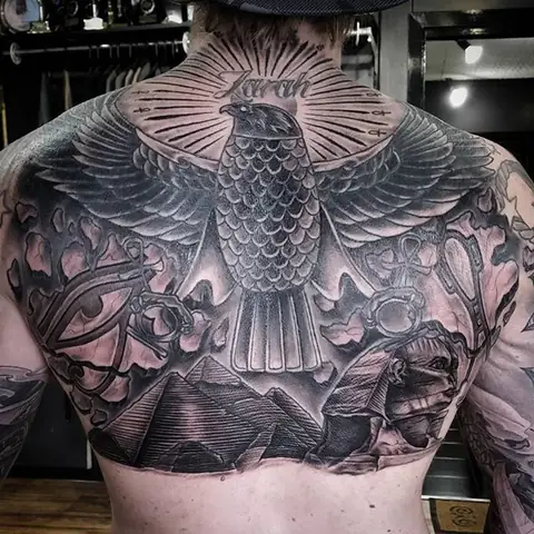 Tattoo Kim Tự Tháp Kín Lưng