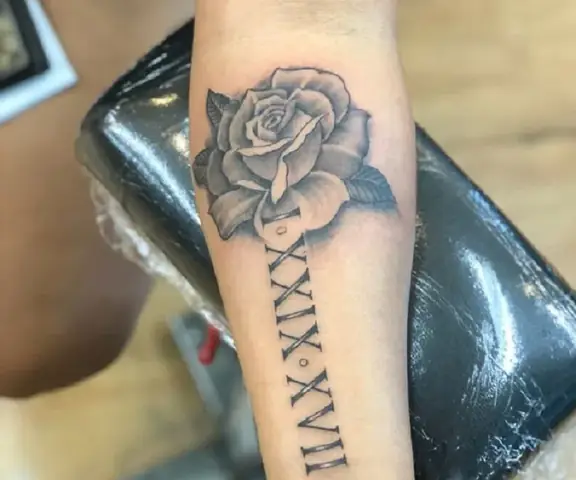 Hình Xăm Số La Mã Và Hoa Hồng