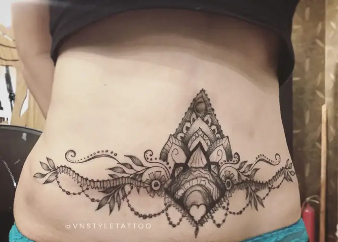 Hình Xăm Mandala Ở Bụng Nên Chọn Kích Cỡ Và Màu Sắc Như Thế Nào Để Đẹp Và Hợp Với Phong Cách Của Mình?