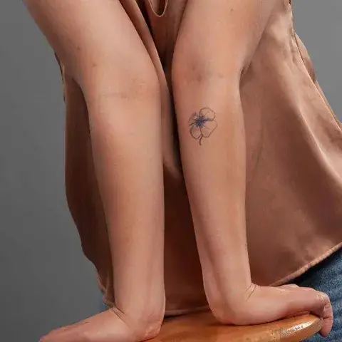 Hình Xăm Cỏ May Mắn