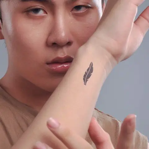 Hình Xăm Lông Vũ Mang Ý Nghĩa Cố Gắng