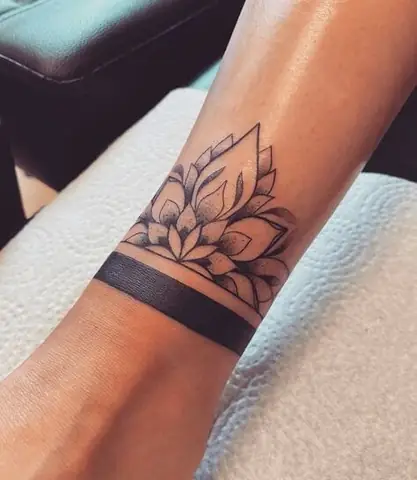 Hình Xăm Maories Cổ Tay