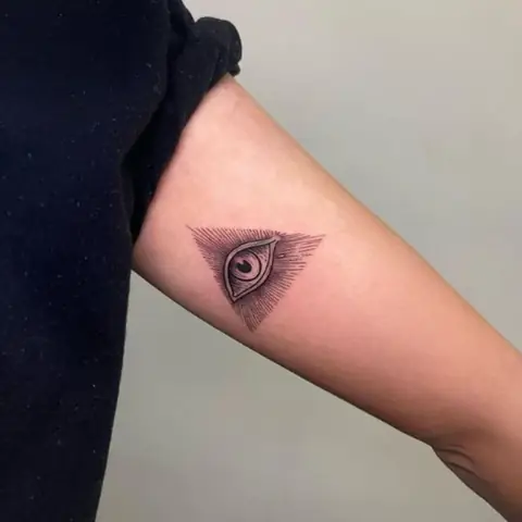 Hình Xăm Mắt Thần Horus Tam Giác Hình Xăm Mắt Thần Horus Tam Giác