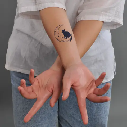 Hình Xăm Mèo Ngắm Trăng Sao