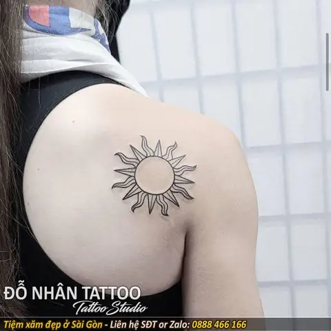 Hình Xăm Mặt Trời Ở Sau Gáy Cho Nữ