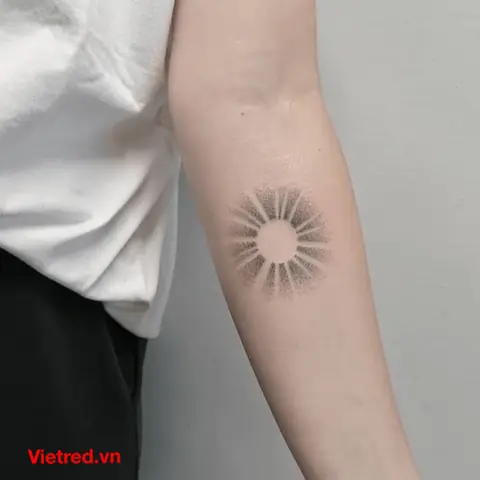 Hình Xăm Mặt Trời Đơn Giản