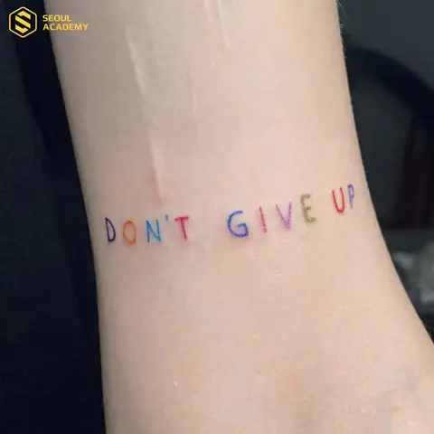 Hình Xăm Chữ Nhiều Màu
