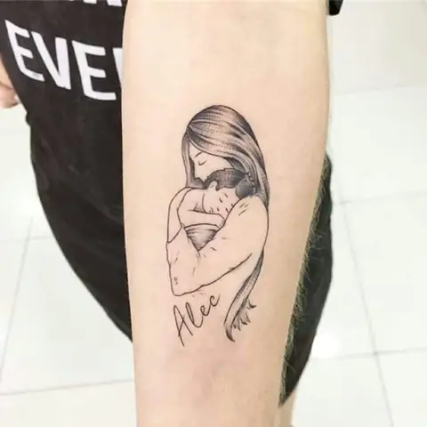 Xăm Hình Mẹ Bồng Con Trai Xăm Hình Mẹ Bồng Con Trai