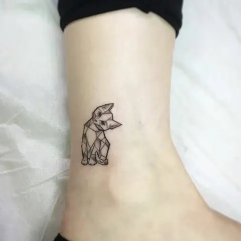Hình Xăm Con Mèo Nhỏ