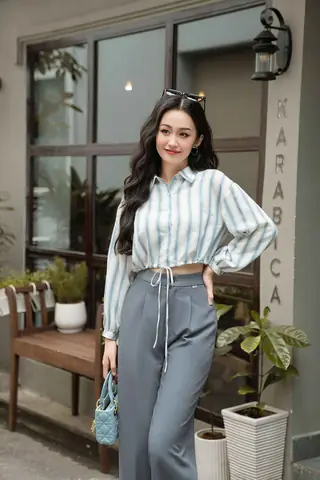 Https://lamia.com.vn/san-pham/so-mi-tay-lo-croptop-ke-soc-phoi-that-eo-la384
