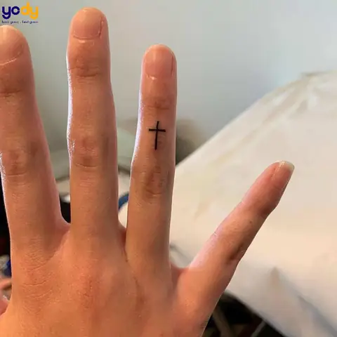 Xăm Ngón Tay Hình Thánh Giá Xăm Ngón Tay Hình Thánh Giá