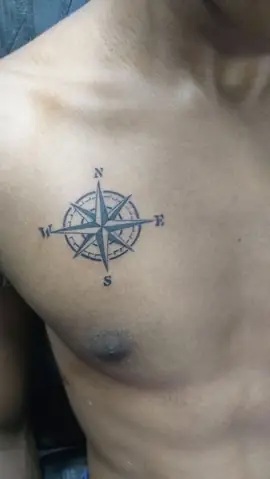 Hình Xăm La Bàn Ở Ngực Nhỏ