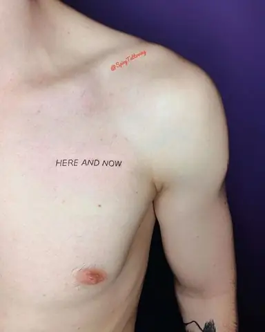 Hình Xăm Chữ Ở Ngực Nam Nhỏ