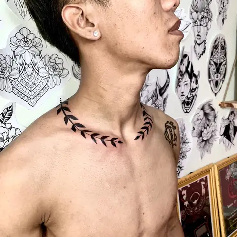 Hình Xăm Vòng Cổ Hình Xăm Vòng Cổ Đầy Cá Tính Và Ấn Tượng Hình Xăm Vòng Cổ Hình Xăm Vòng Cổ Đầy Cá Tính Và Ấn Tượng