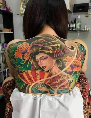 Hình Ảnh Cho Hình Xăm Nửa Lưng Trên Đẹp Cho Nữ: