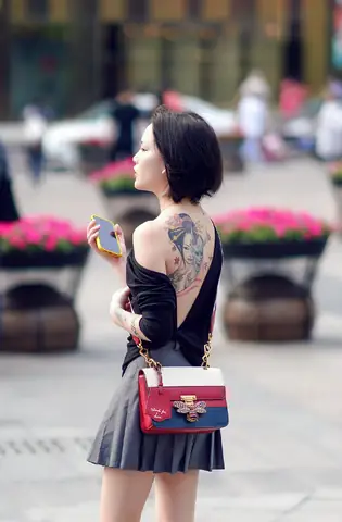 Hình Ảnh Cho Hình Xăm Nửa Lưng Trên Đẹp Cho Nữ: