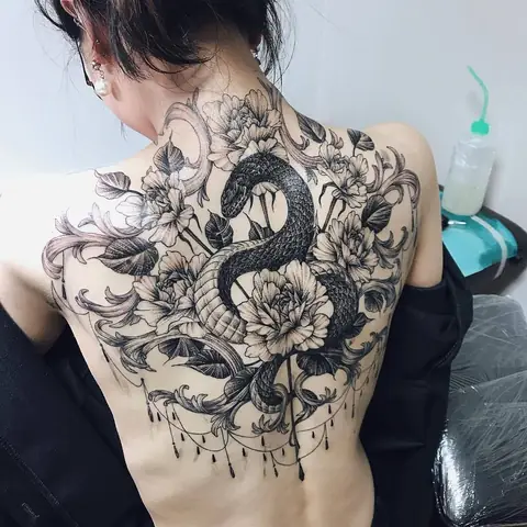 Hình Ảnh Cho Hình Xăm Nửa Lưng Trên Đẹp Cho Nữ:
