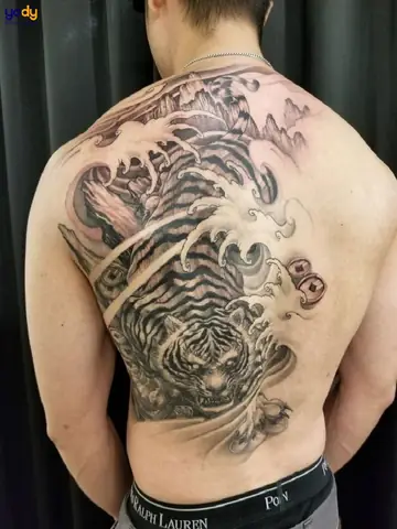 Tổng Hợp Những Hình Xăm Nửa Lưng Đẹp Siêu Ngầu, Siêu Mới Mẻ