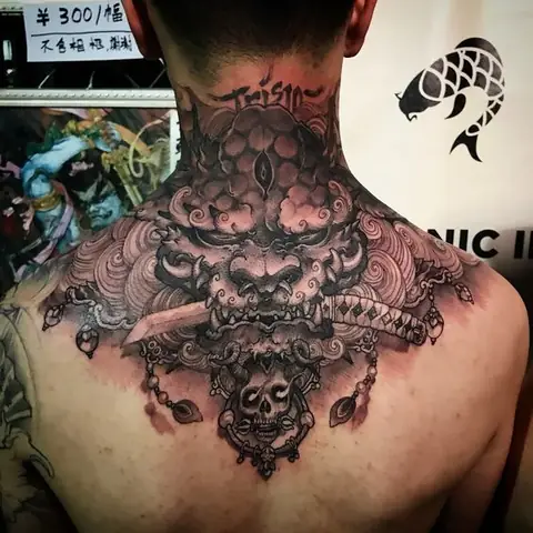 Hình Xăm Ở Cổ Gáy Có Đau Không? Hình Xăm Ở Cổ Gáy Có Đau Không?