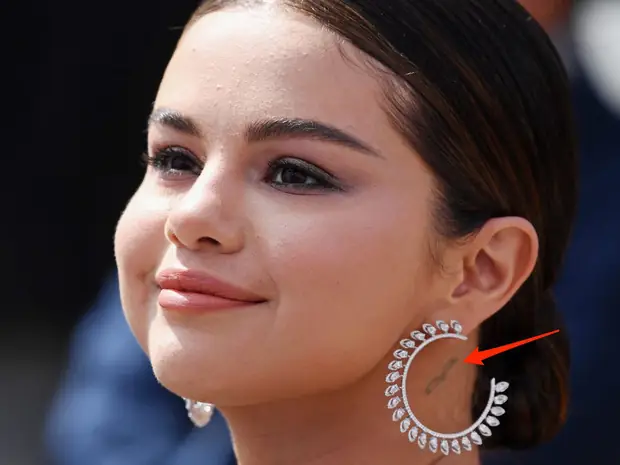 Selena Gomez Tự Khui Ý Nghĩa Hình Xăm Thứ 16, Ngầm Xác Nhận Mối Quan Hệ Với Cara Delevingne?