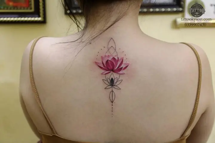 Hình Ảnh Cho Hình Xăm Mini Sau Lưng Nữ: