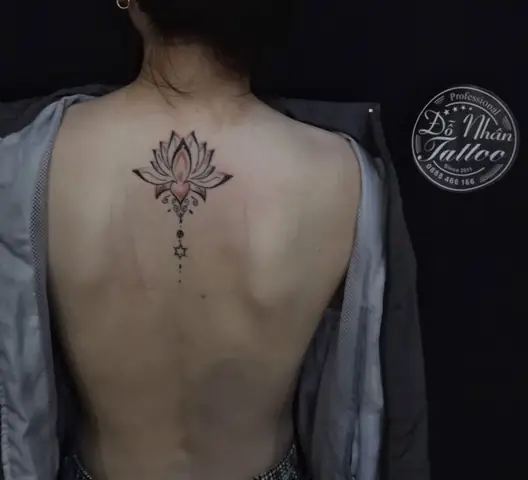 Hình Ảnh Cho Hình Xăm Mini Sau Lưng Nữ: