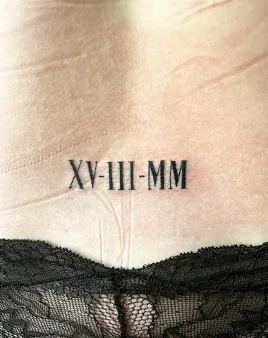 10. Hình Xăm Chữ Số La Mã Ở Ngực