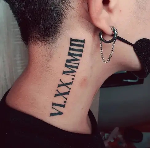 18. Hình Xăm Chữ Số La Mã Lớn Trên Cổ