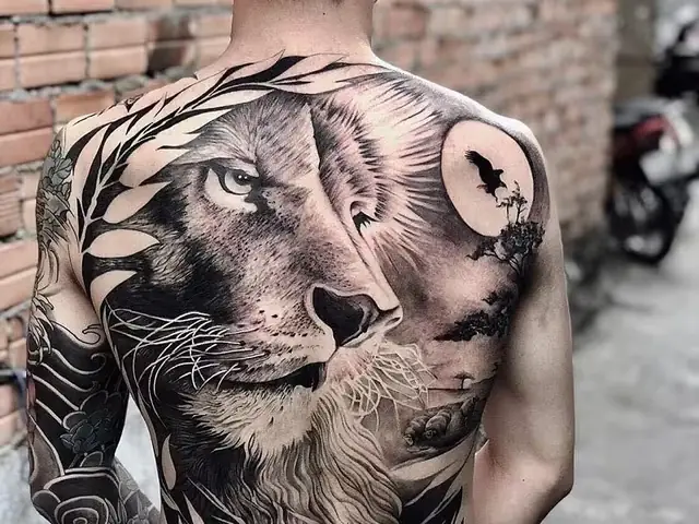 Hình Xăm Sư Tử Kín Lưng