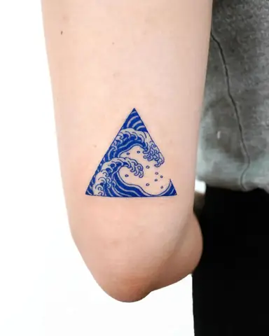 Tattoo Tam Giác Và Sóng Biển Ý Nghĩa