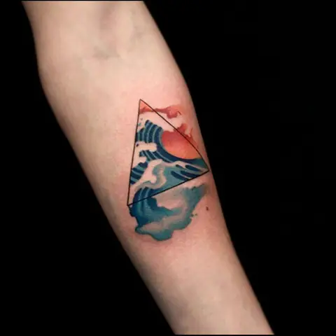 Tattoo Tam Giác Và Sóng Biển Ý Nghĩa