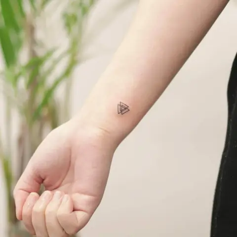 10 Hình Xăm Tam Giác Mini Dễ Thương