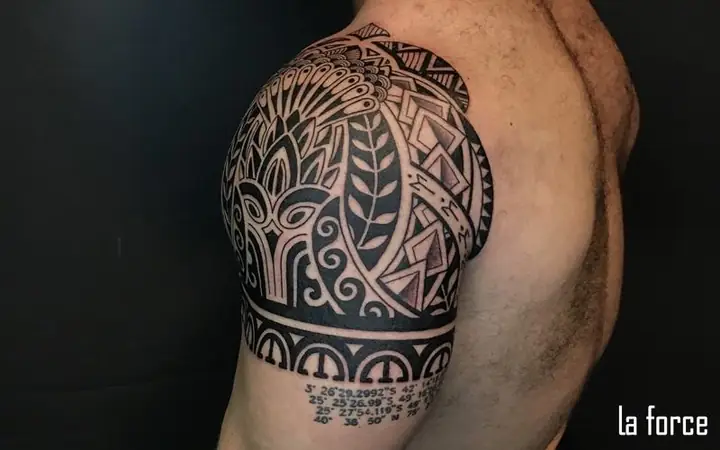 12. Hình Xăm Ở Bắp Tay Nam Maori