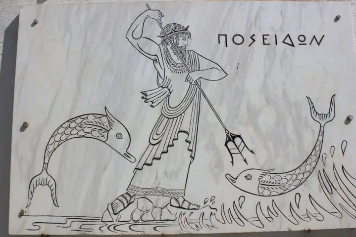 Dibujo De Poseidón Y Dos Peces.