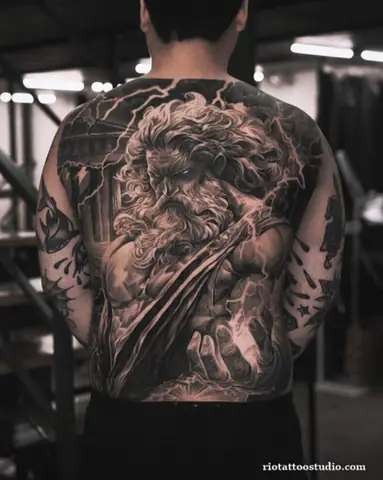 Hình Xăm Thần Zeus Kín Lưng Kiệt Tác Nghệ Thuật Tại Rio Tattoo Studio