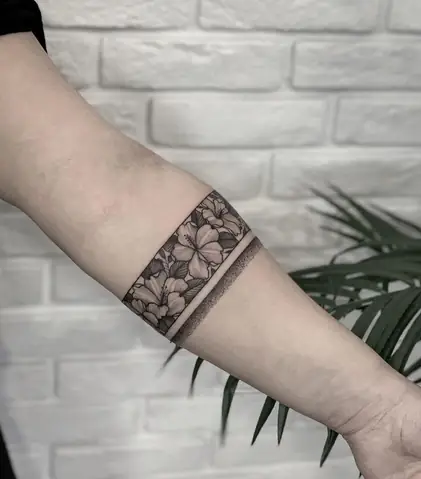 Xăm Hình Vòng Tay Nhật Cổ Cùng Hoa Mẫu Đơn Xăm Hình Vòng Tay Nhật Cổ Cùng Hoa Mẫu Đơn