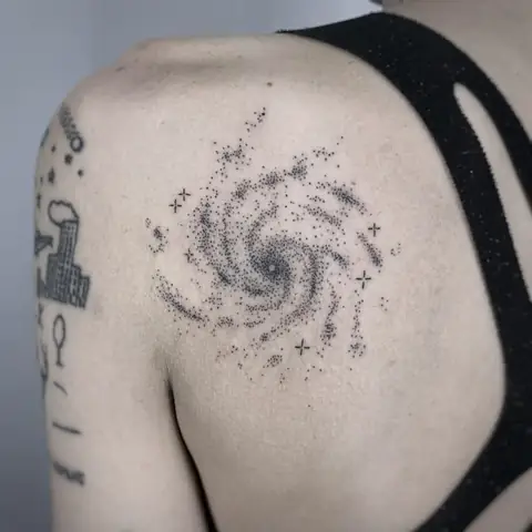 Hình Xăm Vũ Trụ Galaxy Hình Xăm Vũ Trụ Galaxy