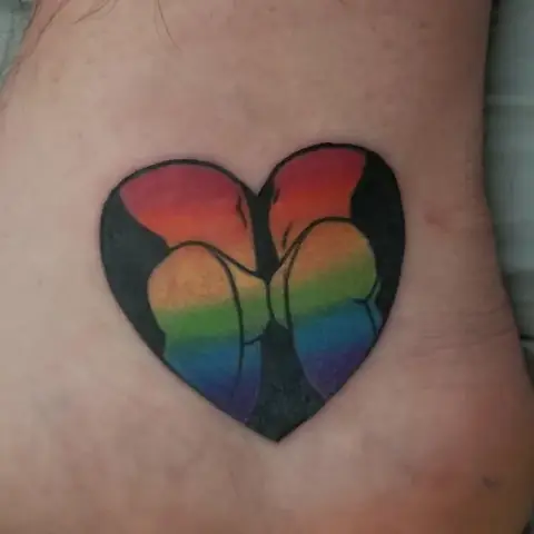 Hình Xăm Ý Nghĩa Cho Lgbt: Biểu Tượng Tự Hào Và Hành Trình Thể Hiện Cá Nhân