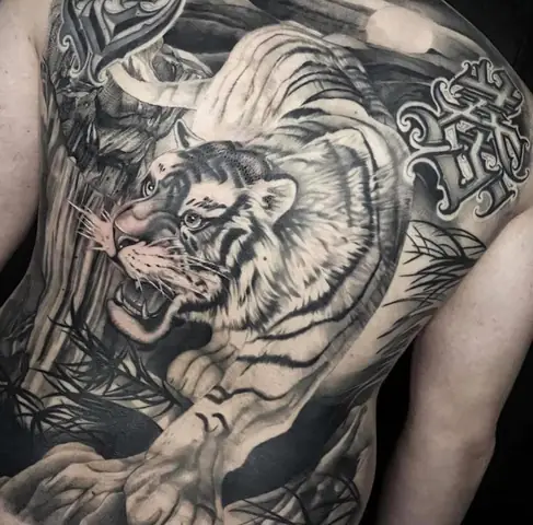 Hình Xăm Hổ Xuống Núi